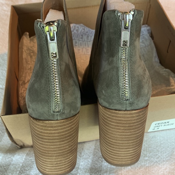 NEW Steve Madden Cedar Grey Suede Bootie - Picture 7 of 7